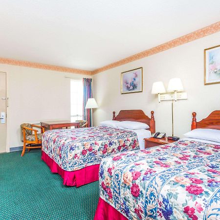 Days Inn By Wyndham Cornelia Bagian luar foto