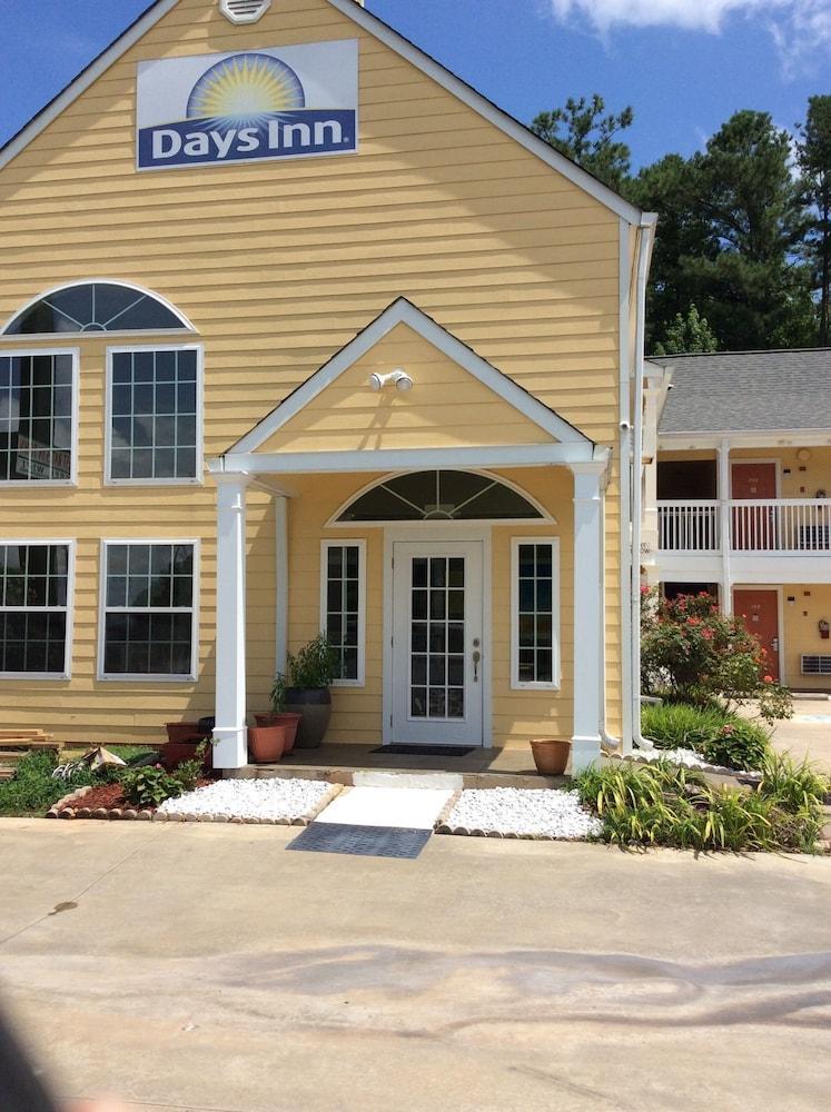Days Inn By Wyndham Cornelia Bagian luar foto