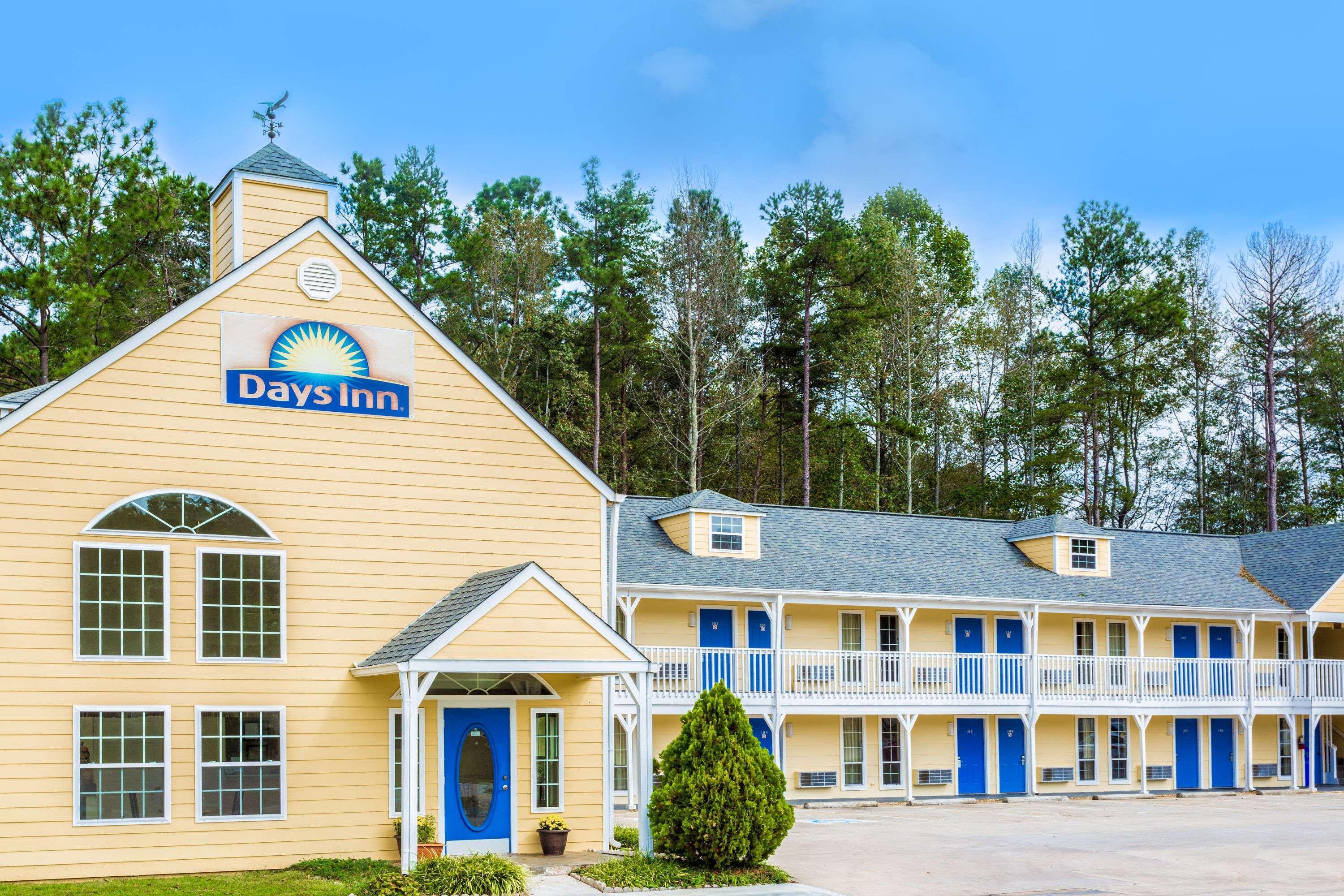 Days Inn By Wyndham Cornelia Bagian luar foto