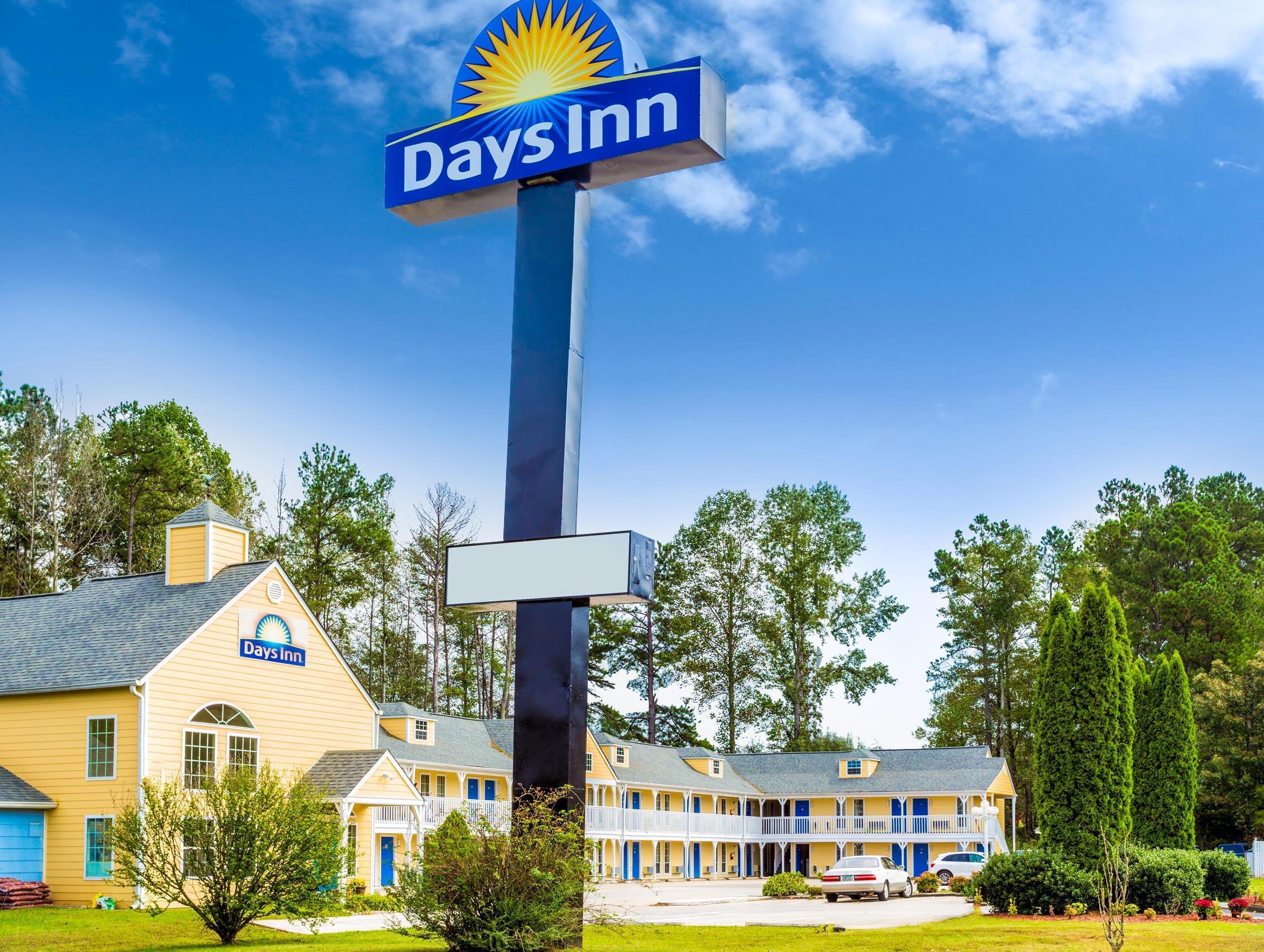 Days Inn By Wyndham Cornelia Bagian luar foto